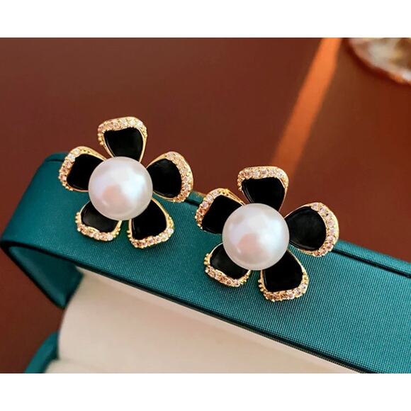 Retail $30 Camellia Flower Faux Pearl Copper Gold Plated Earrings*NEW - Picture 1 of 1